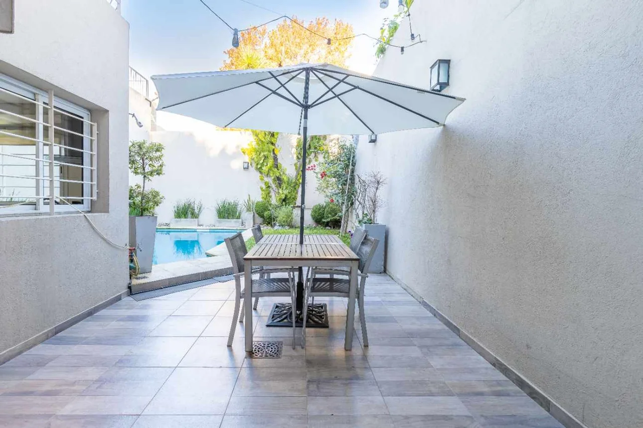 Casa de 6 ambientes en venta en Villa Urquiza, Iberá 5800