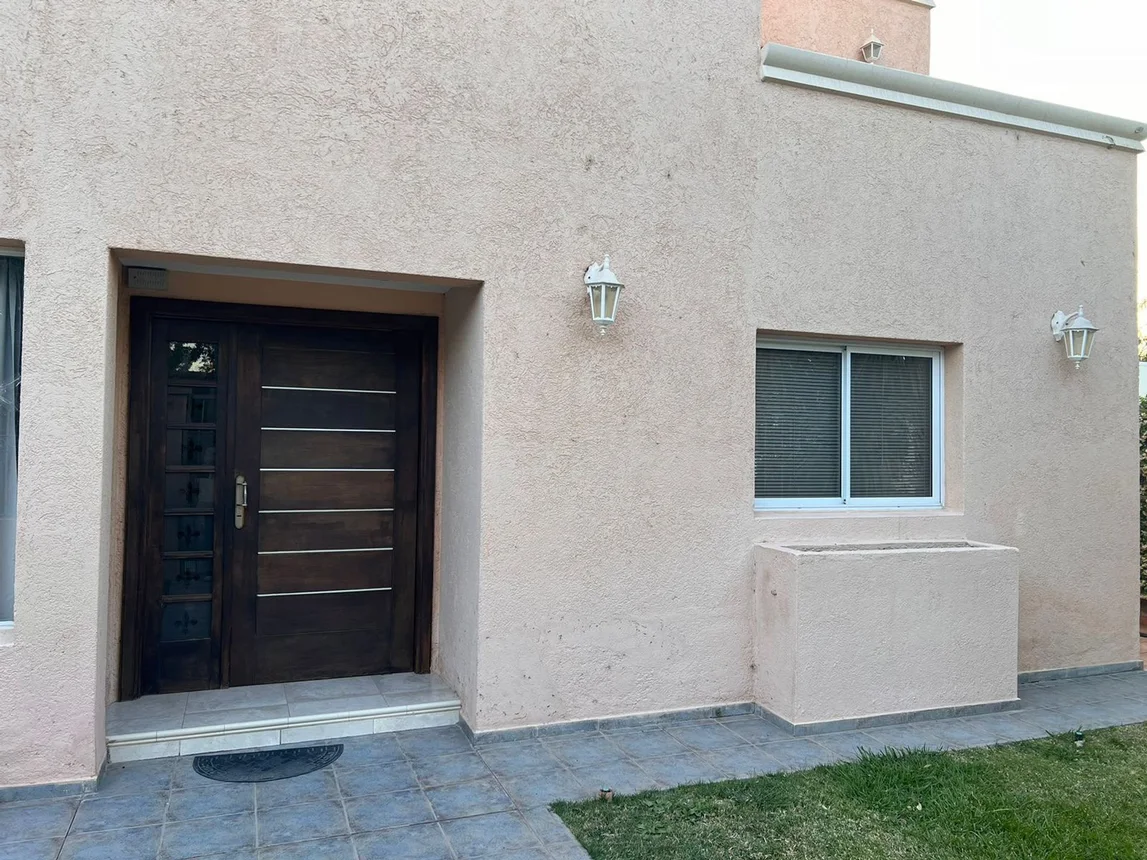 Casa en venta en Guaymallén, foto 2