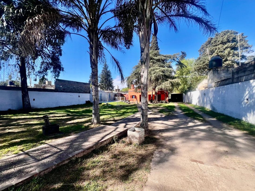 VENTA CASA  TERRENO 804 m2 4 DORMITORIOS PILETA