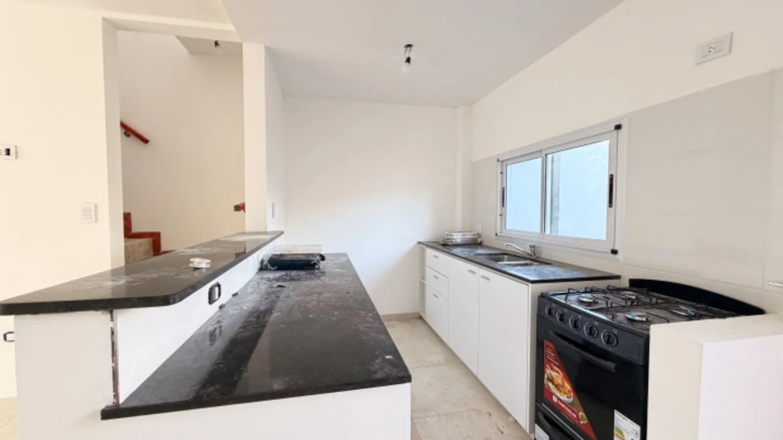Casa dúplex de 2 ambientes en venta en La Plata, 71 E/ 133 y 134 1200