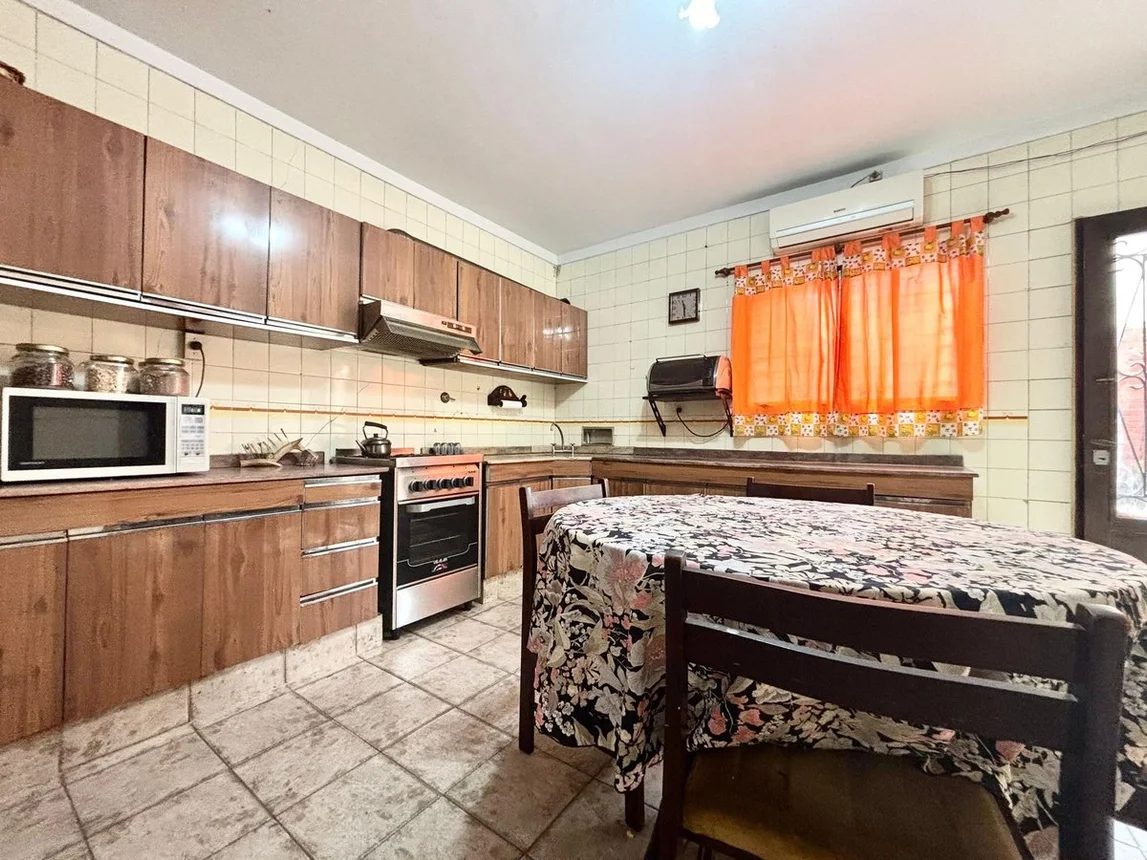 Casa en venta en Valentín Alsina, foto 2