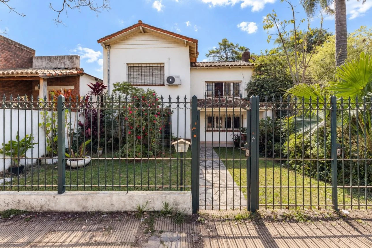 Casa de 4 ambientes en venta en Tigre, Emilio Mitre 200