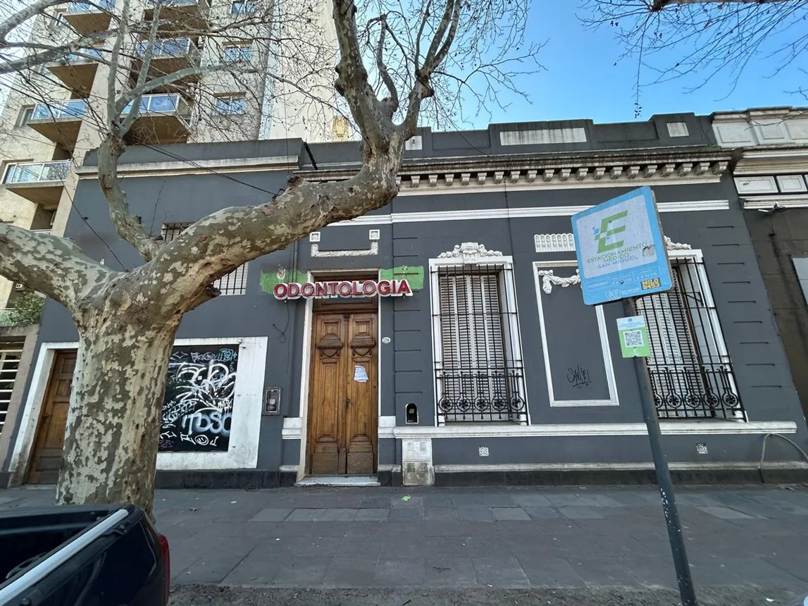 Casa de 8 ambientes en venta en San Miguel, Domingo Faustino Sarmiento 1700