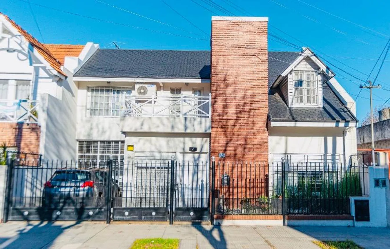 Casa en venta en Quilmes, foto 2