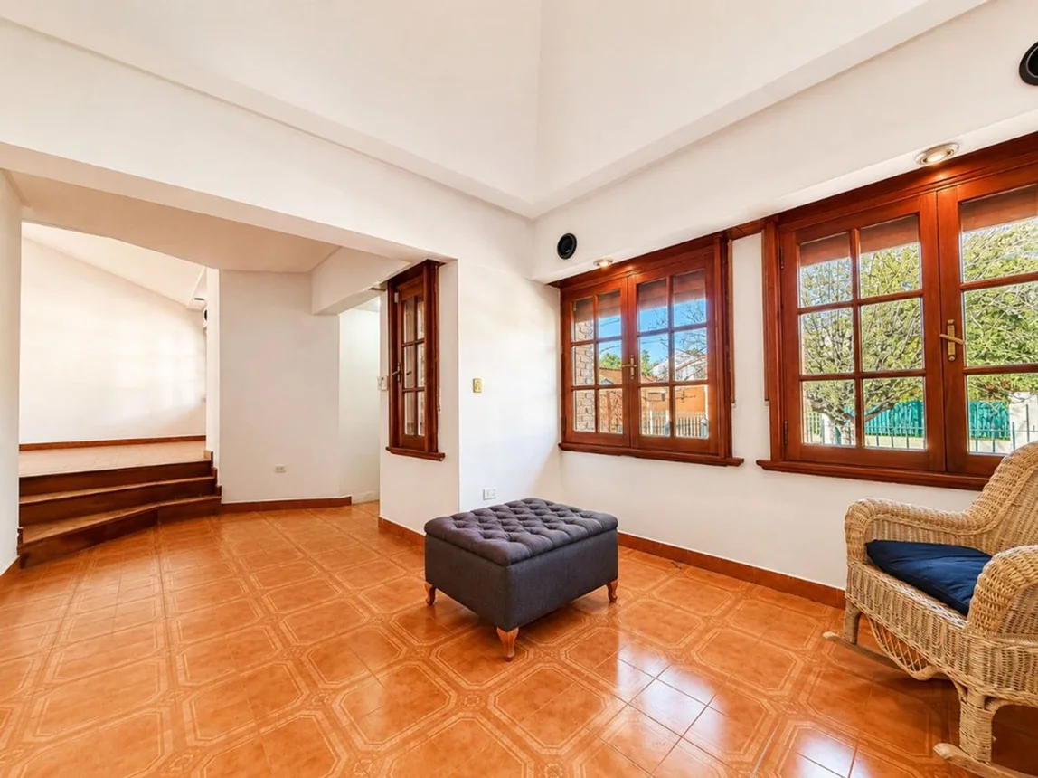 Casa de 7 ambientes en venta en Monte Grande, Parish Robertson 300, foto 4