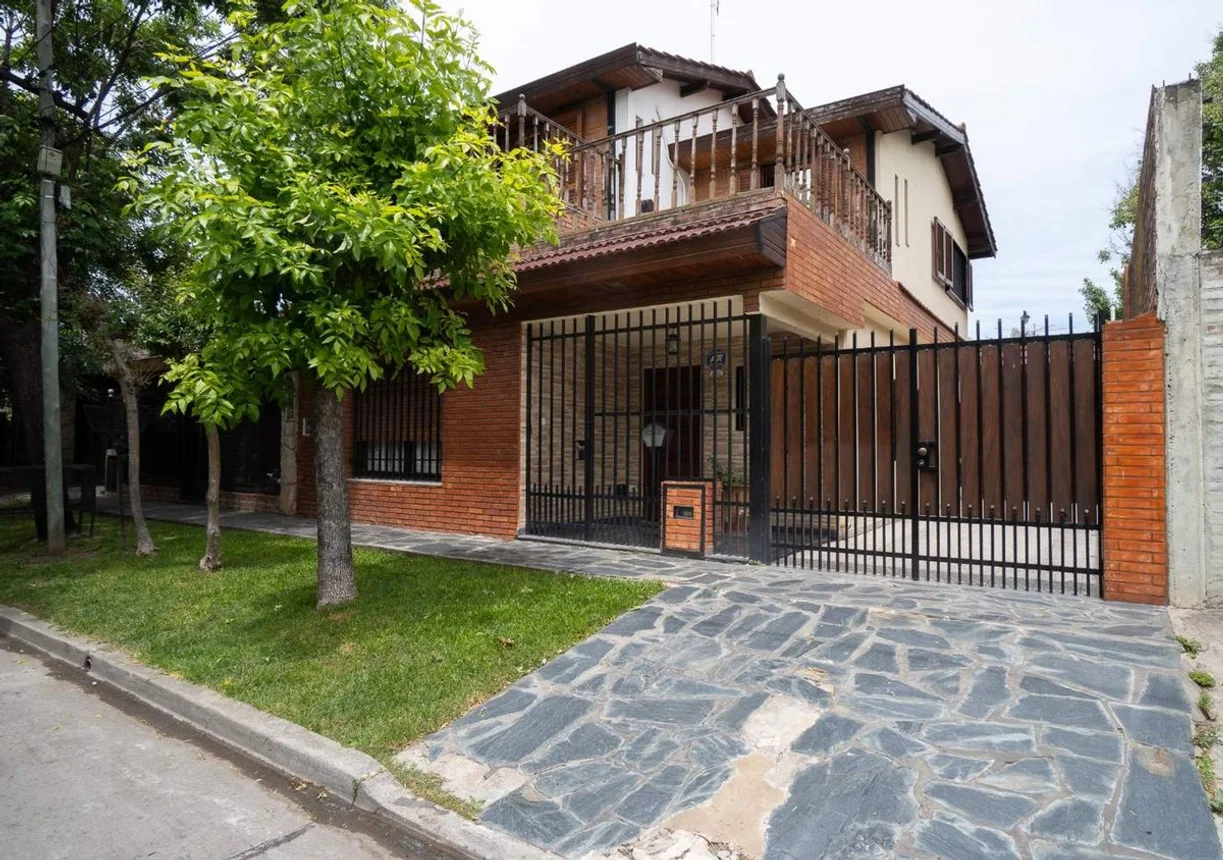 Casa tríplex de 4 ambientes en venta en Hurlingham, Rolland 1200, foto 3
