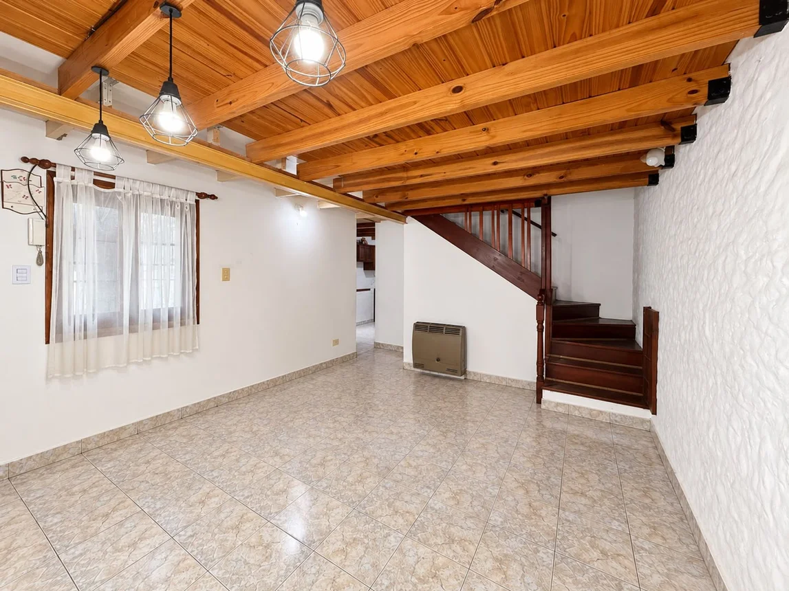 Casa dúplex de 3 ambientes en venta en Bernal Oeste, Luis María Campos 1800