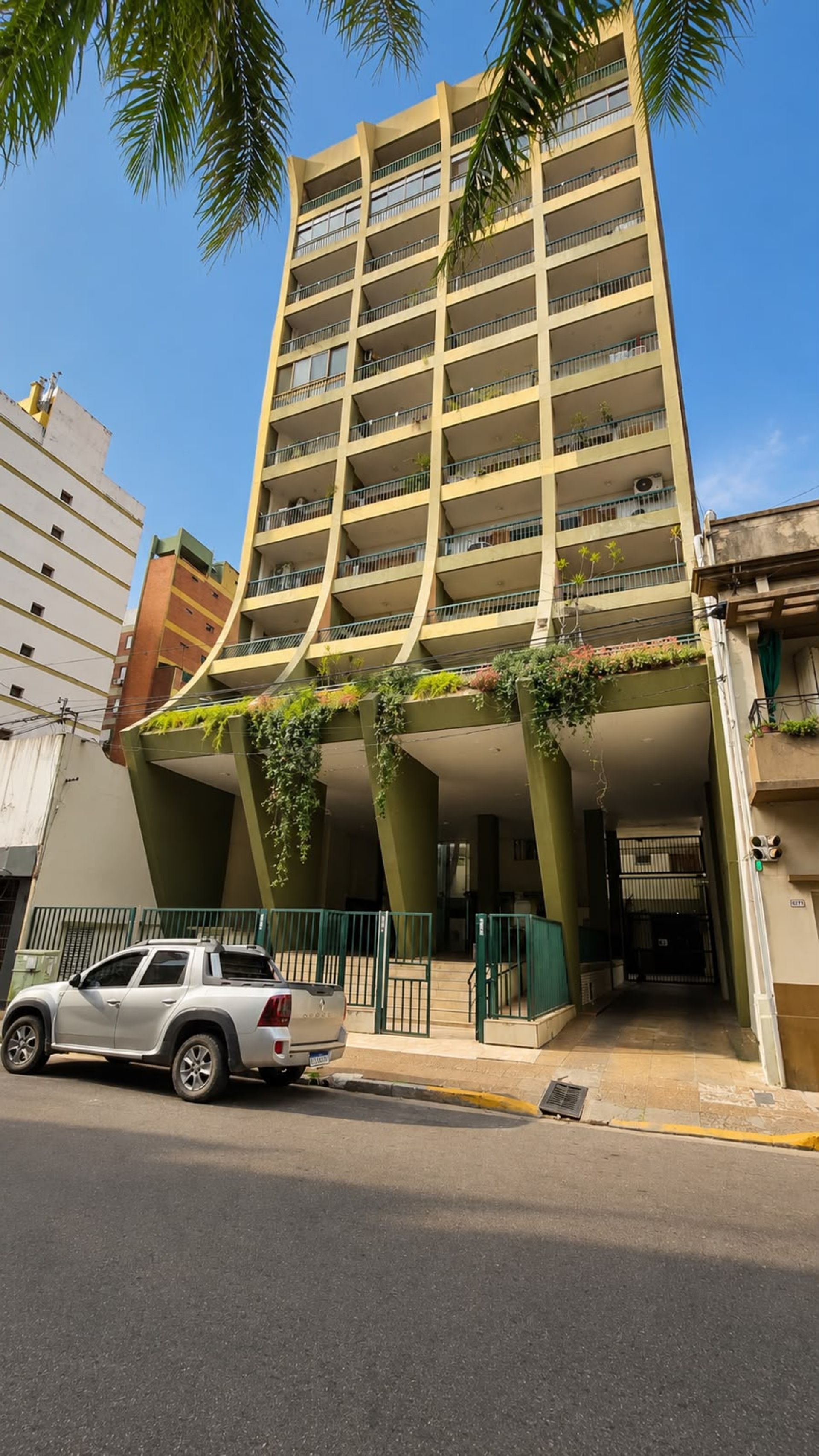 Semipiso en edificio plaza - centrico