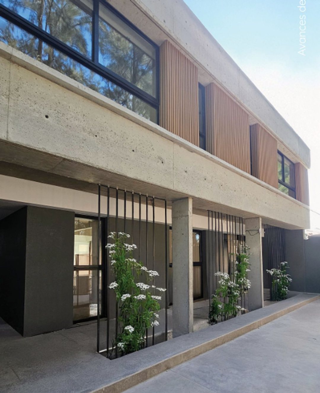 VENTA CASA TRES AMBIENTE PLANTA BAJA PARQUE LELOIR