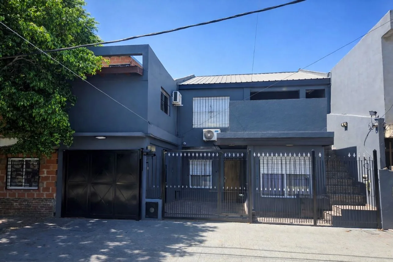 Casa de 7 ambientes en venta en Bernal Oeste, Calle 194 900, foto 2