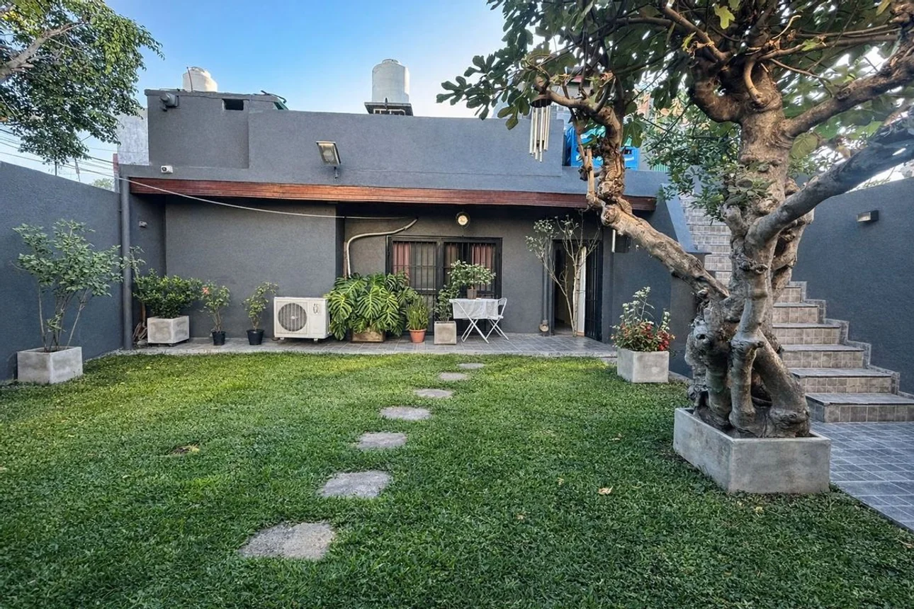Casa de 7 ambientes en venta en Bernal Oeste, Calle 194 900