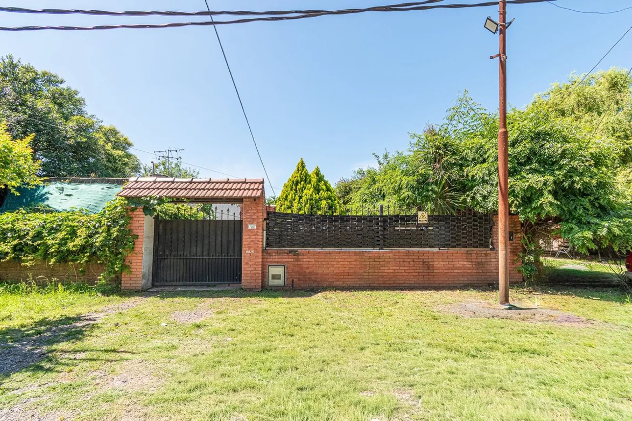 Casa de 3 ambientes en venta en Monte Grande, Rauch 400