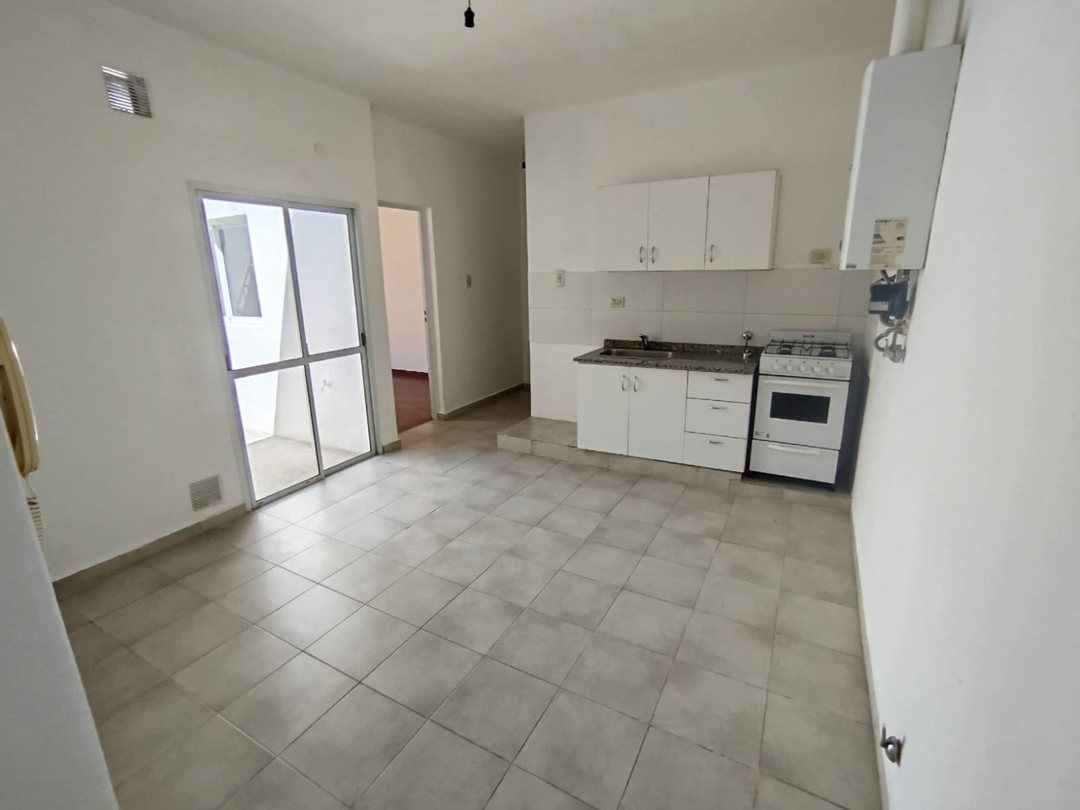 Interno unico con patio. 1 dorm.