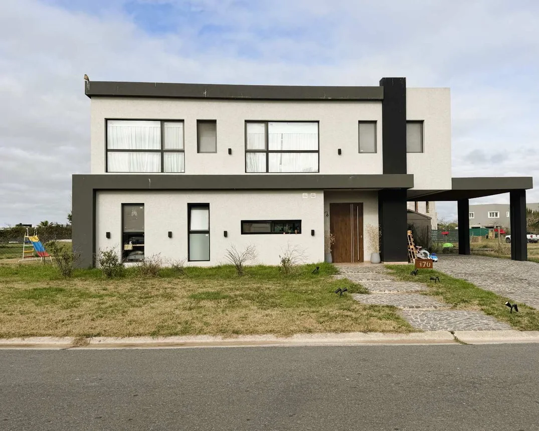 Casa en venta en Pilar
