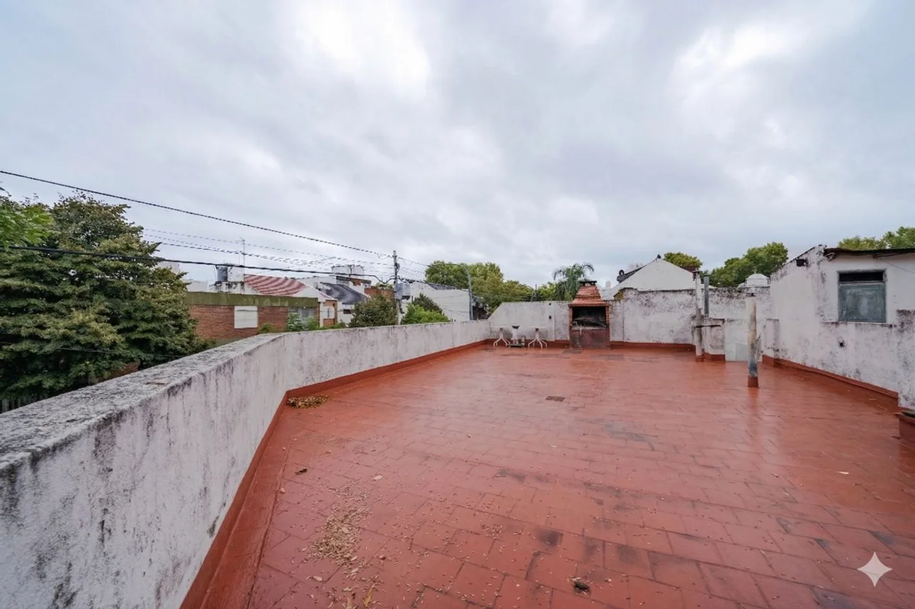 Casa de 4 ambientes en venta en Versalles, Echenagucía 900