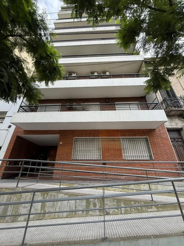 Departamento de 3 ambientes en venta en La Boca, Avenida Almirante Brown 700