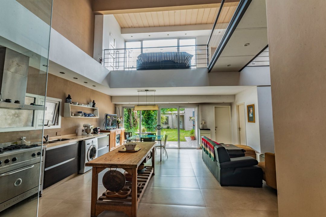 VENTA CASA CON FONDO Y COCHERA EN QUILMES CENTRO