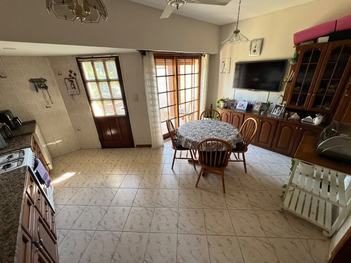 Casa tríplex en venta en Morón, foto 5
