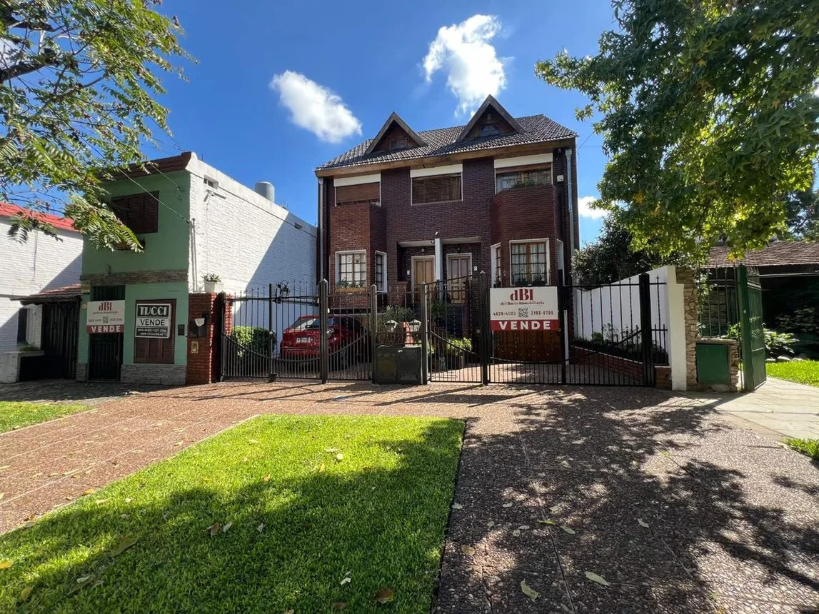 Casa tríplex en venta en Morón