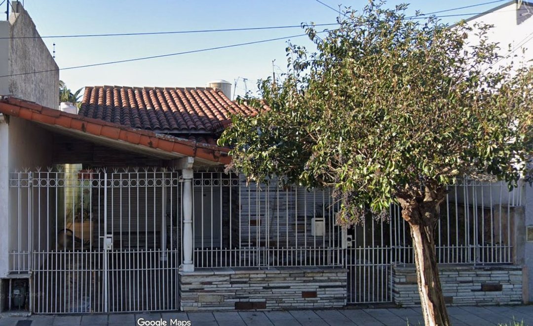 VENTA CASA TIPO CHALET, QUINCHO, PILETA Y GARAGE