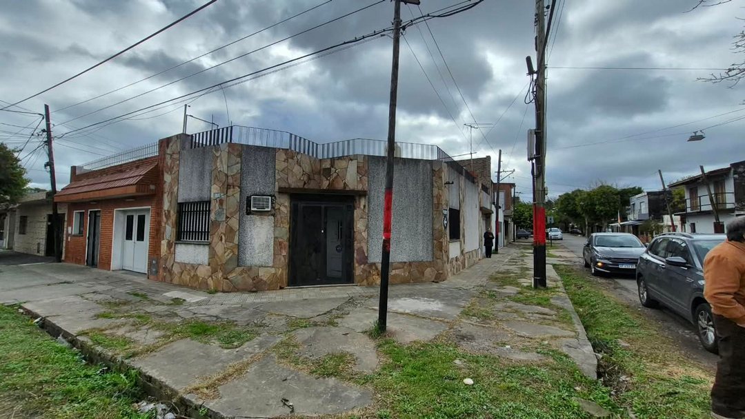 VENTA CASA ZONA SUR DOS DORMITORIOS CON COCHERA