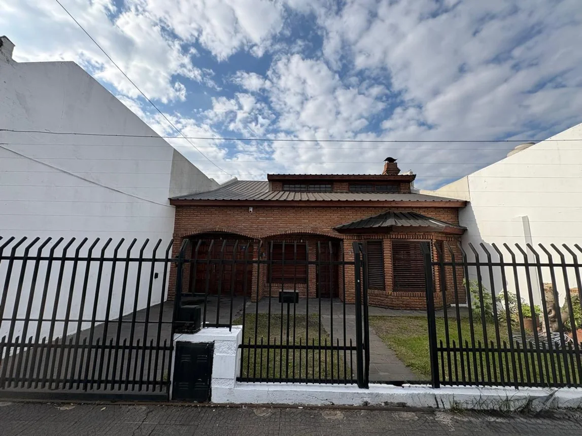 Casa de 4 ambientes en venta en San Justo, Coronel Brandsen 3400