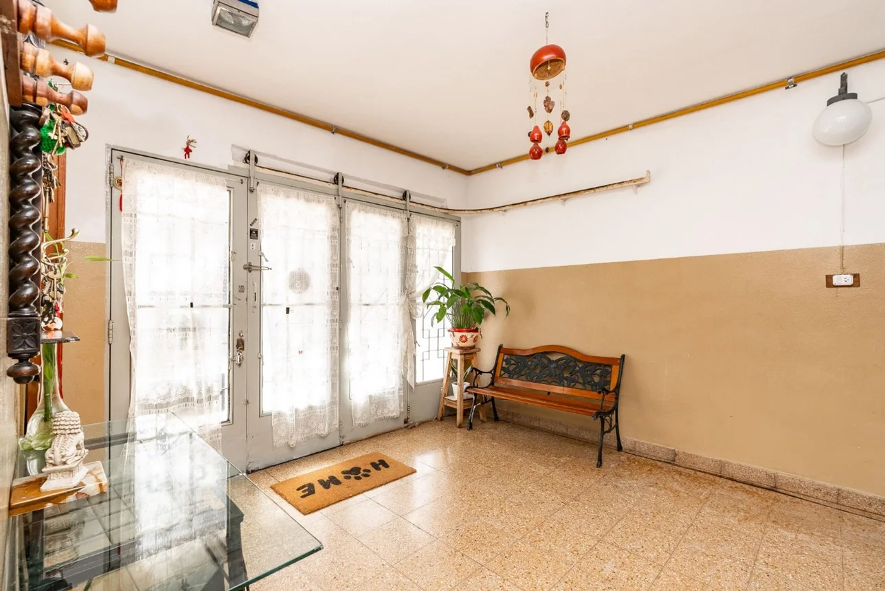 Casa dúplex de 4 ambientes en venta en Villa del Parque, Nazarre 3400, foto 3