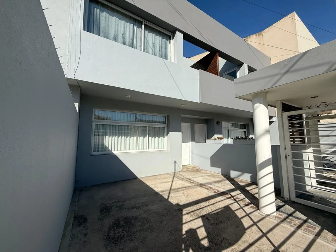 Casa dúplex de 3 ambientes en alquiler en Mar del Plata, Pringles 600