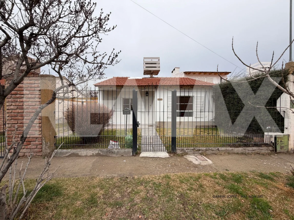Casa de 5 ambientes en alquiler en Neuquén, Nahuel 1400