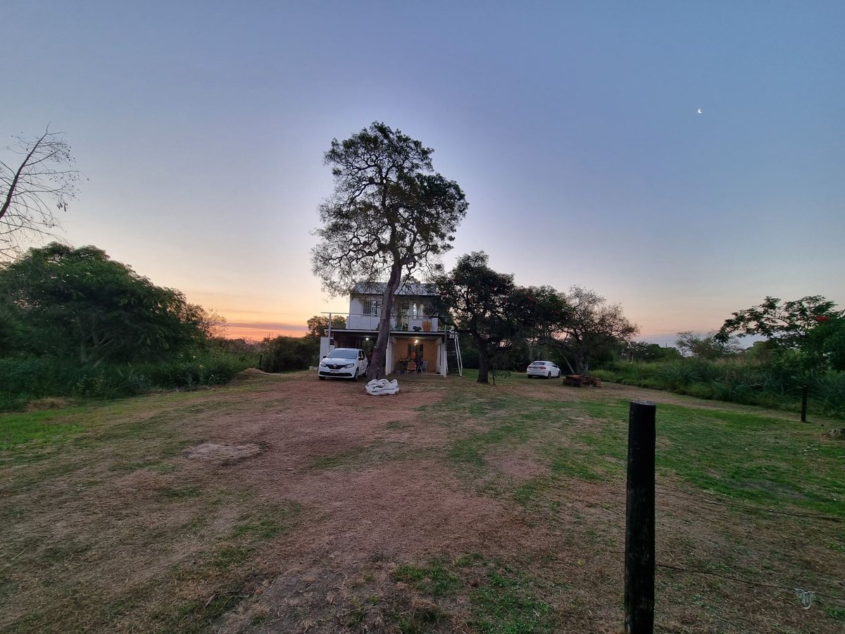 Casa elevada con amplio terreno en Arroyo Leyes