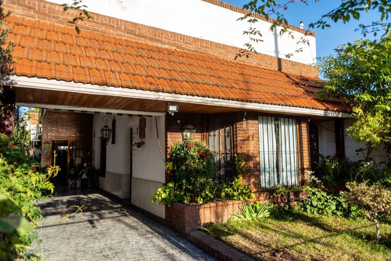 Casa de 3 ambientes en venta en Bernal Oeste, Los Andes 1000