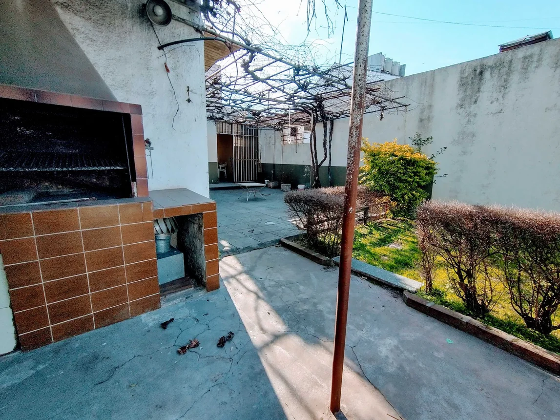 Casa de 4 ambientes en venta en Villa Luzuriaga, Cervantes 2600, foto 5