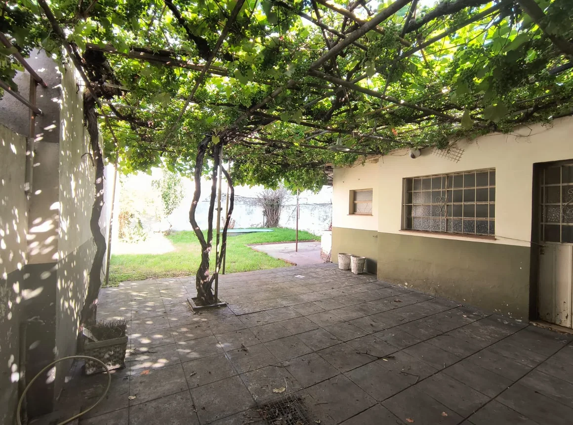 Casa de 4 ambientes en venta en Villa Luzuriaga, Cervantes 2600, foto 4