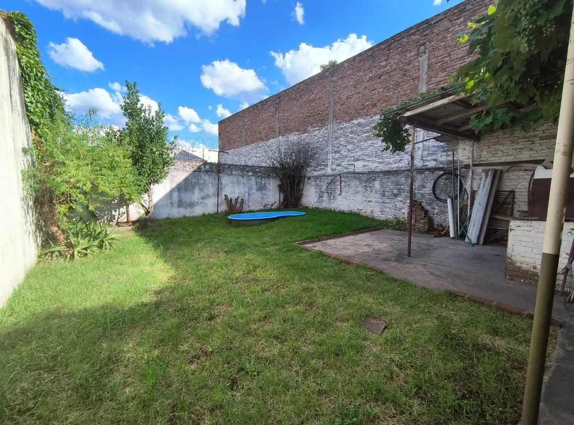 Casa de 4 ambientes en venta en Villa Luzuriaga, Cervantes 2600, foto 3