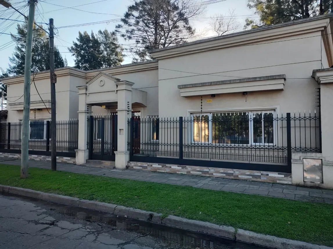 Importante propiedad 10 amb 8 baños itzaingo, foto 5