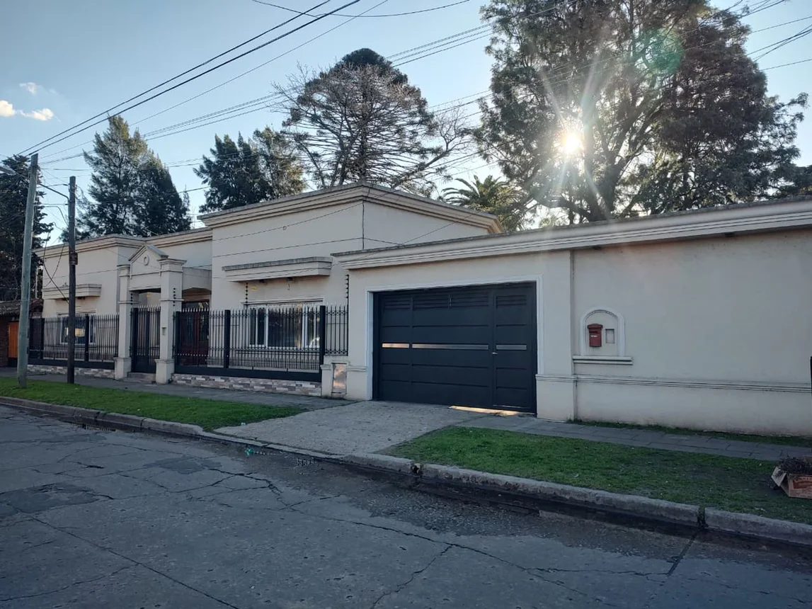Importante propiedad 10 amb 8 baños itzaingo, foto 4