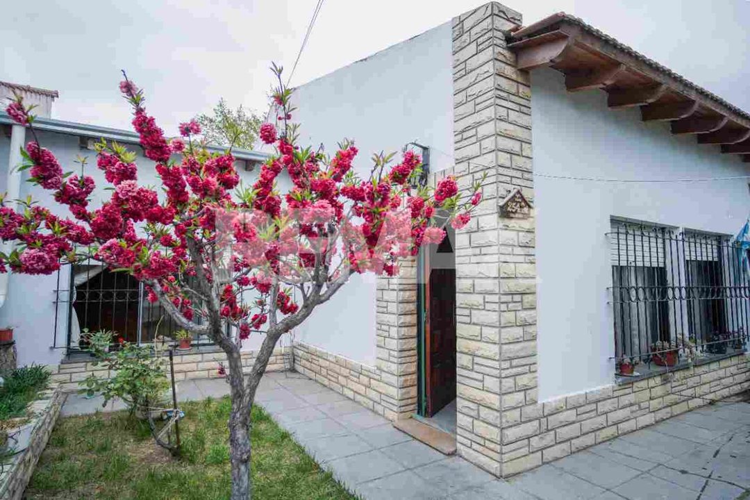 VENTA CASA 2 DORMITORIOS EN B° CUMELEN NEUQUÉN