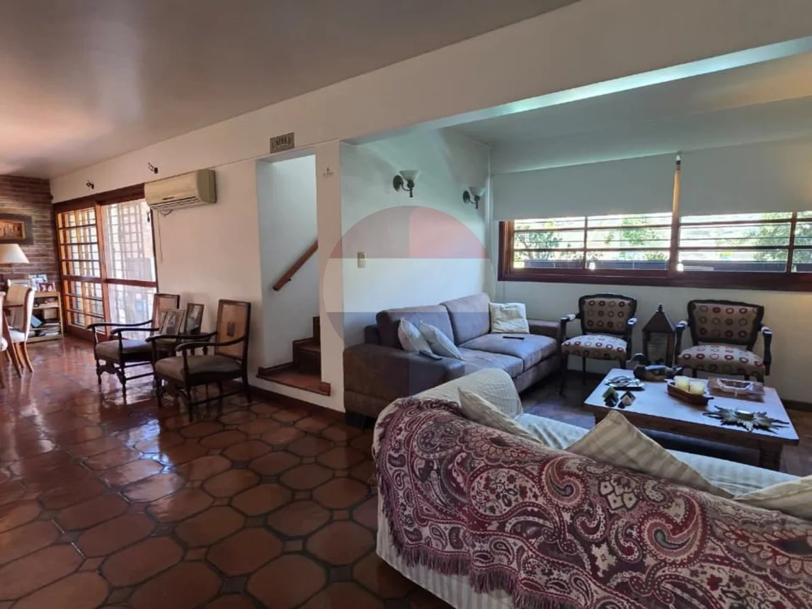 Casa de 6 ambientes en venta en Bernal Este, Chiclana 300, foto 3