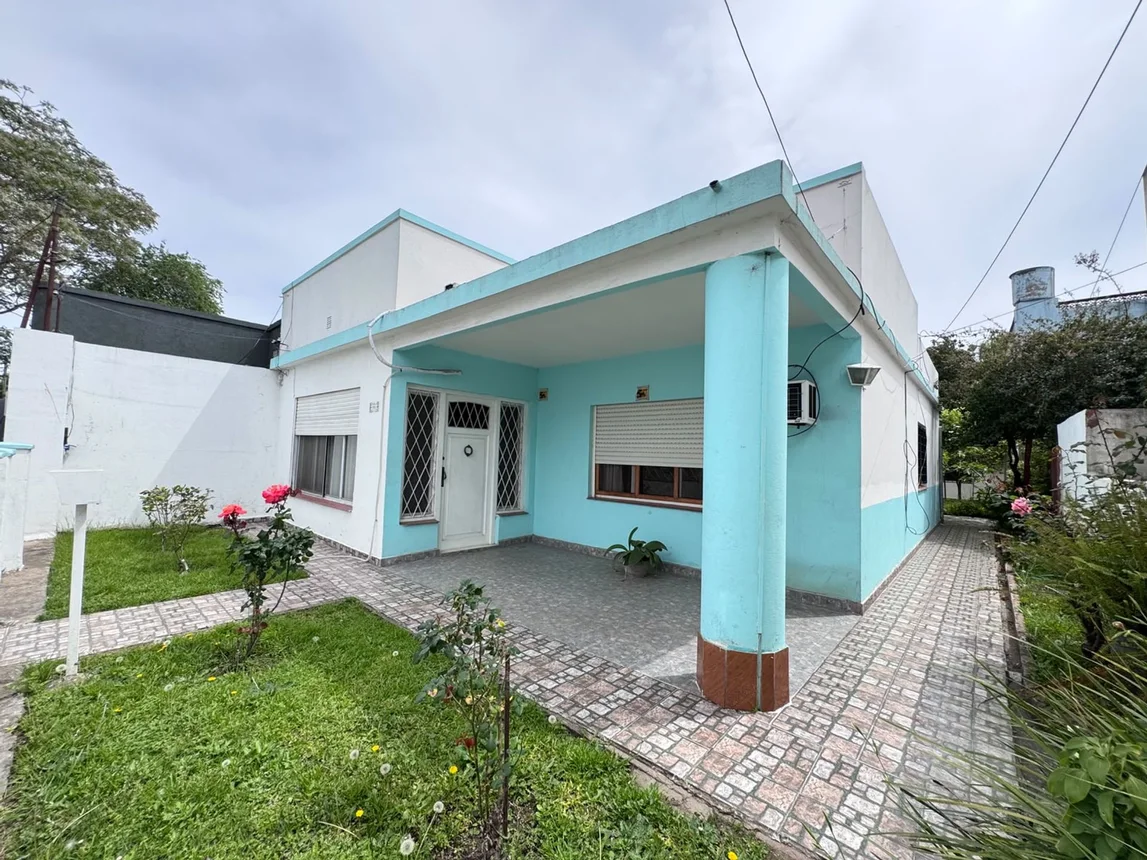 Casa de 4 ambientes en venta en Tigre, Defensa 2700
