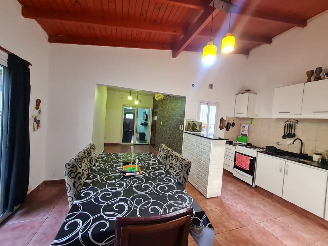 Casa de 4 ambientes en venta en Sarandí, Doctor Ismael Moreno 500, foto 2