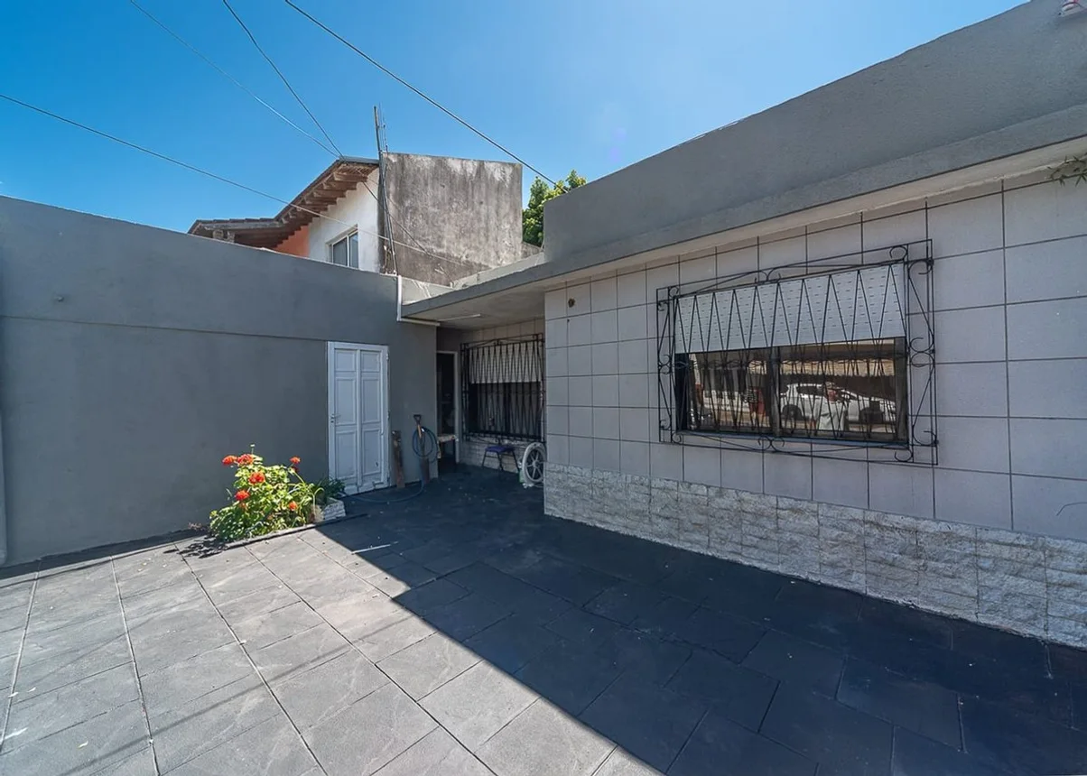 Casa de 3 ambientes en venta en San Justo, Centenera 4300