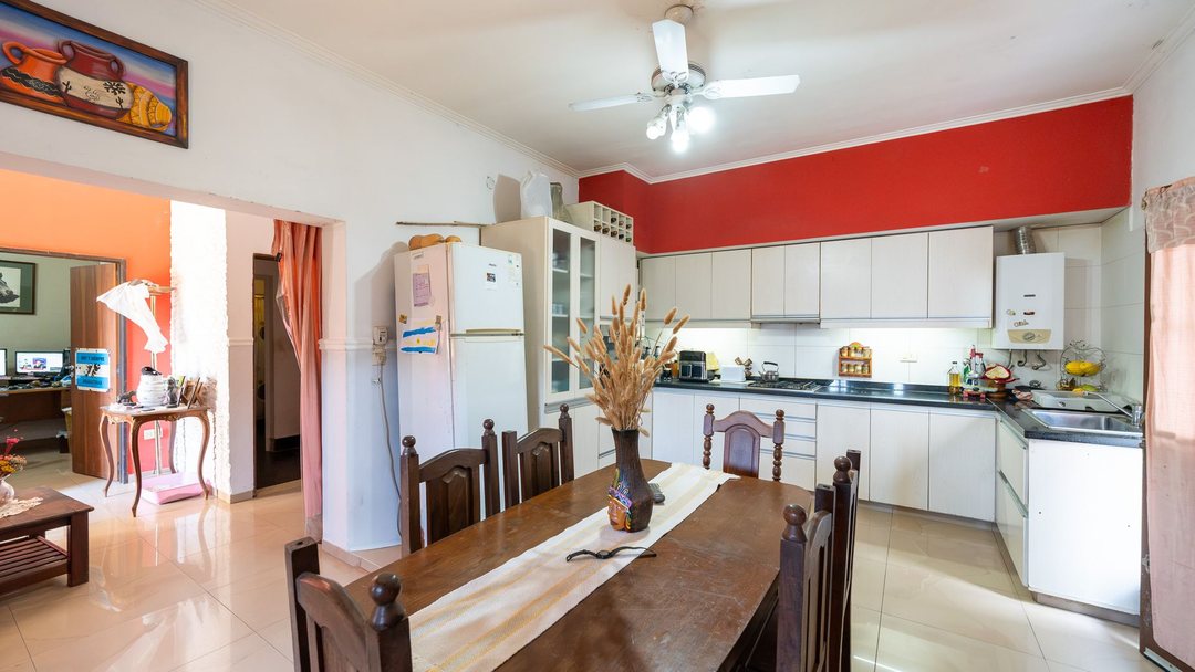 CASA EN VENTA CUATRO DORMIS CON PATIO Y COCHERA