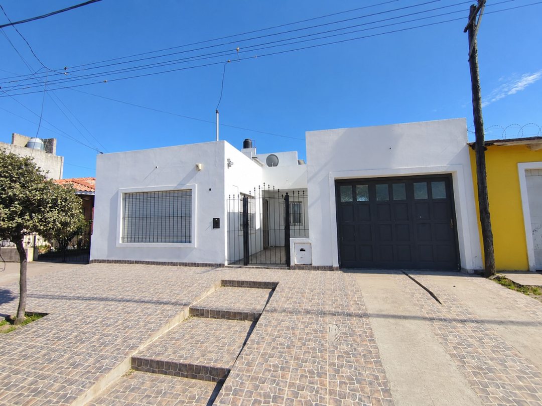 Venta Casa 4 Amb - Lote 400m²-Necochea (PERMUTA)