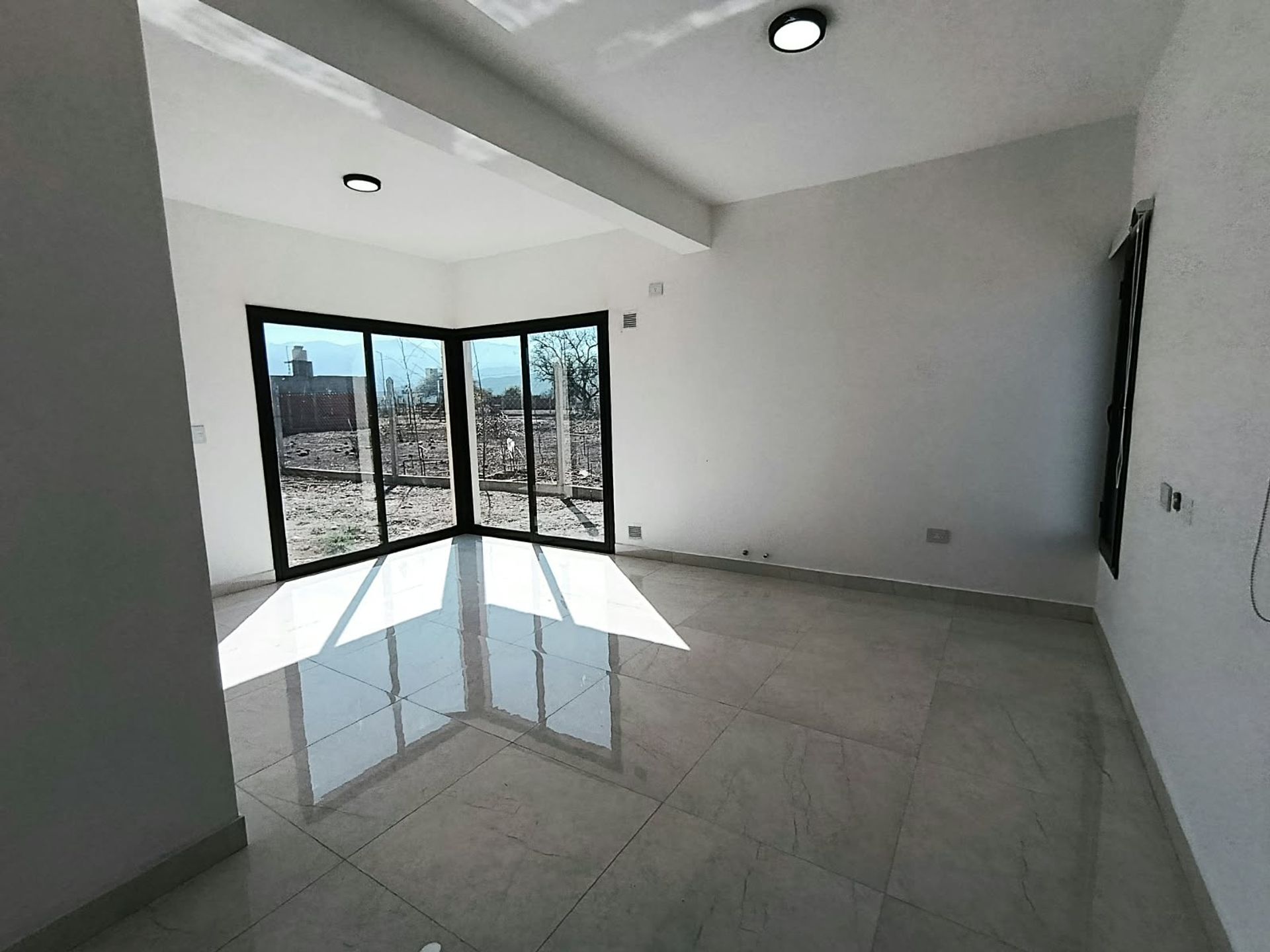 VENTA/PERMUTA CASA EKO DISTRITO ACEPTA VEHICULO - foto 4