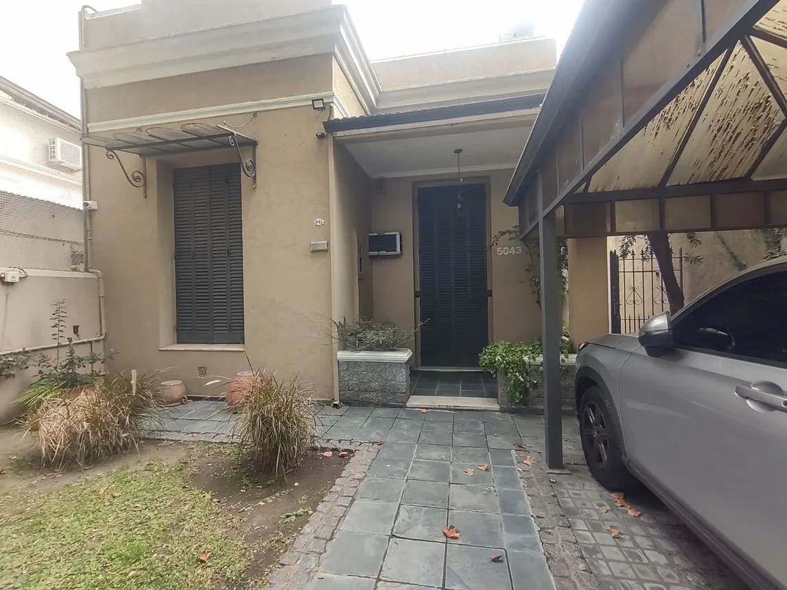 Casa de 6 ambientes en venta en Remedios de Escalada, Flores de Estrada 5000