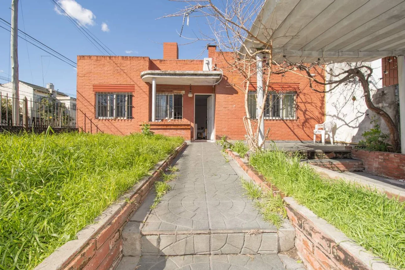 Casa de 4 ambientes en venta en San Andrés, Agustín Álvarez 2500