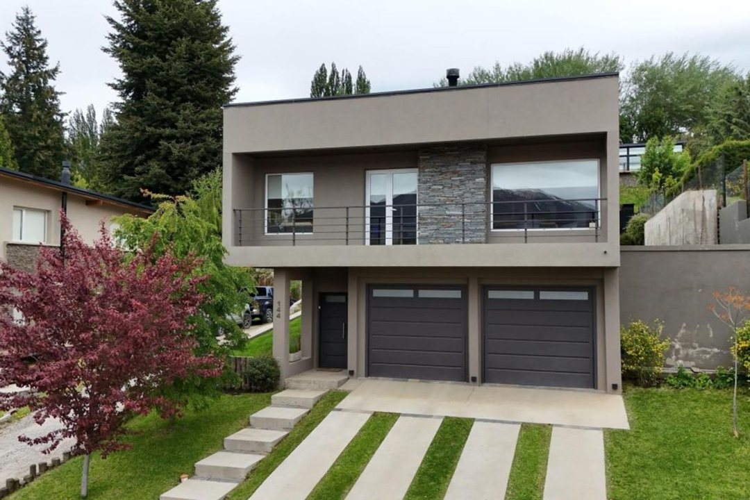 CASA EN VENTA EN ESQUEL 3 DORMITORIOS Y 2 GARAJE