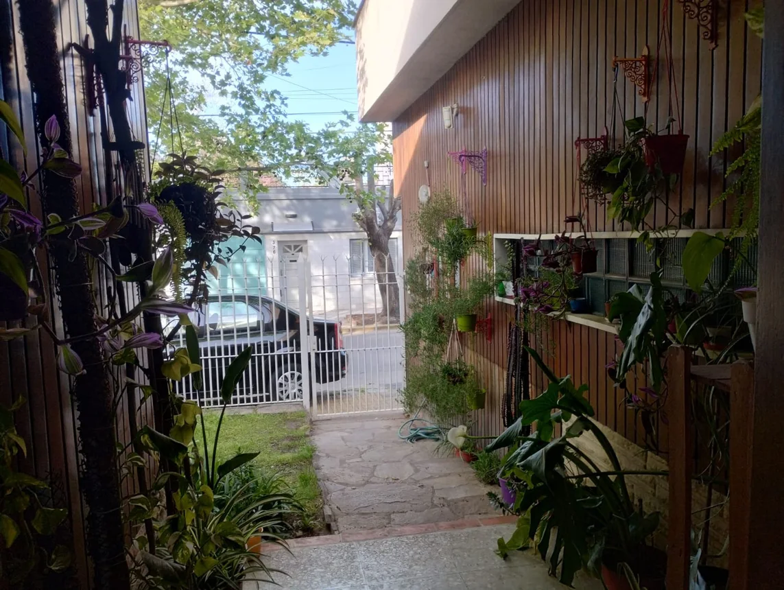 Casa de 4 ambientes en venta en Temperley, Zuviría 300, foto 2