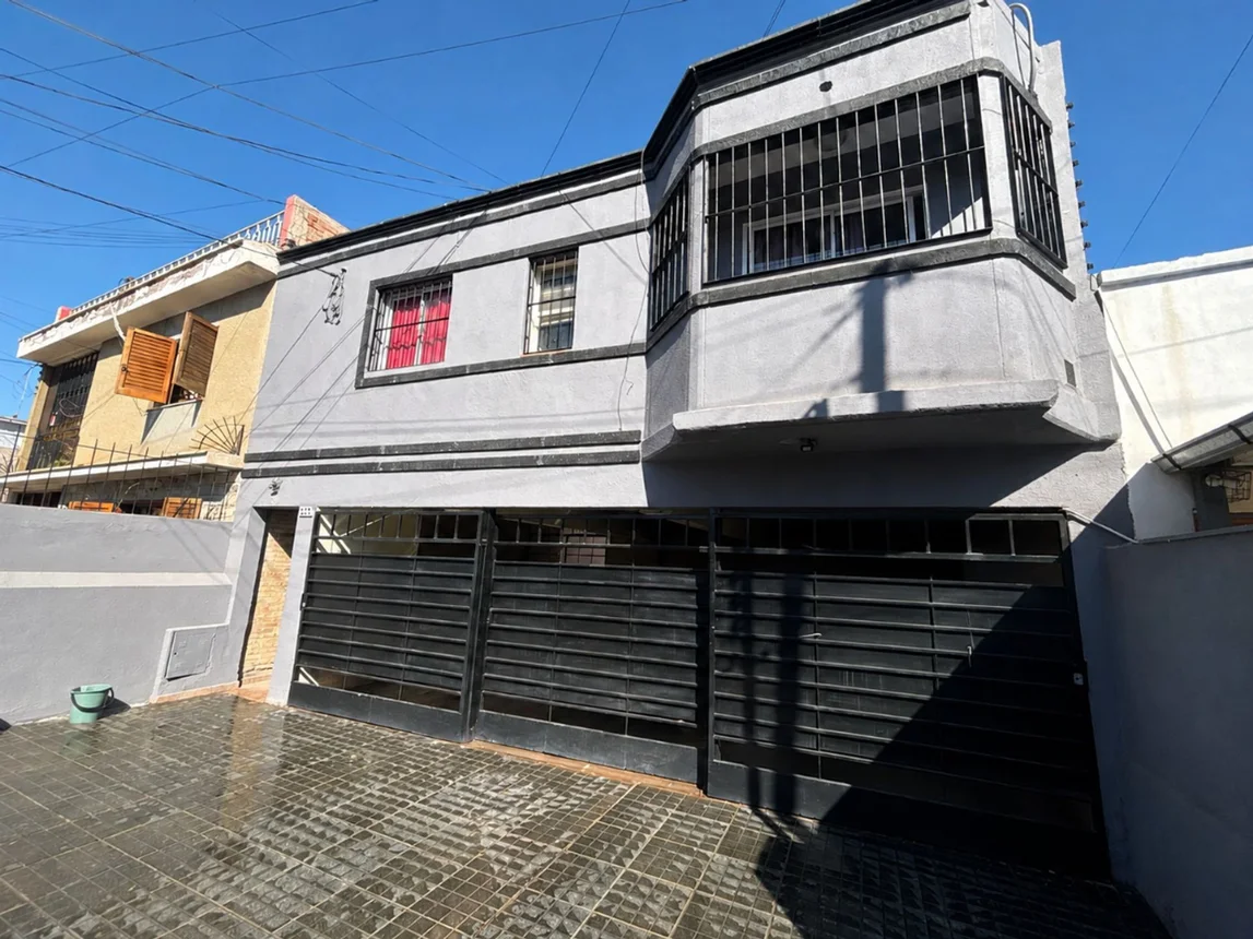 Departamento de 8 ambientes en venta en Godoy Cruz, Honorio Barraquero 200