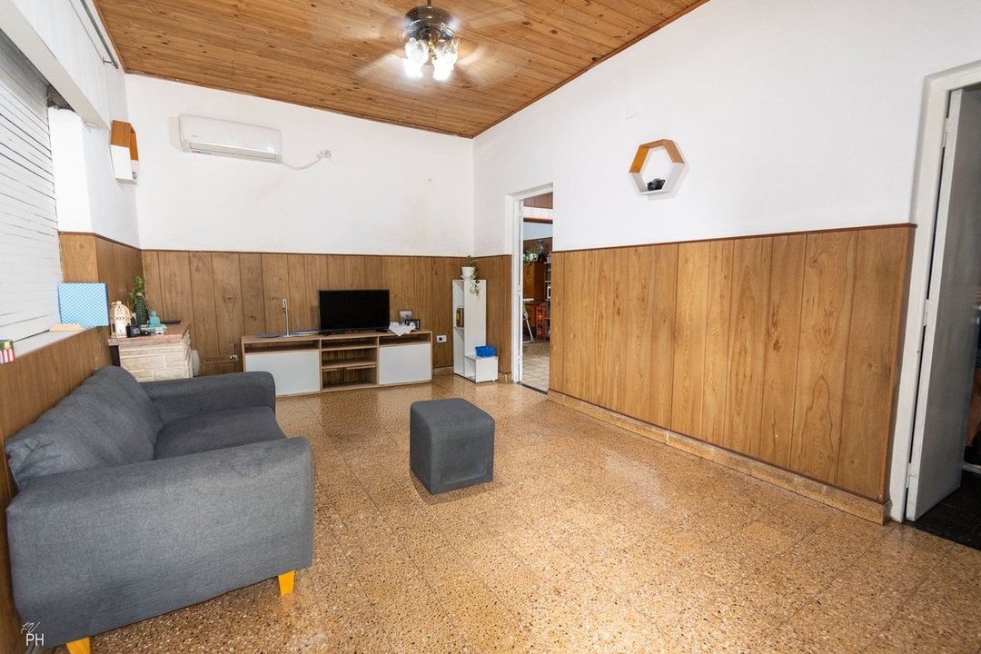 CASA EN VENTA 2 DORMITORIOS  BARRIO AZCUÉNAGA